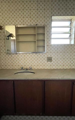 Casa à venda com 367m², 3 quartos e 4 vagas Casa à venda com 367m², 3 quartos e 4 vagasBanheiro 2