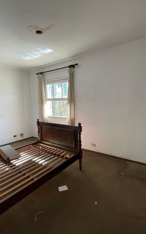 Casa à venda com 367m², 3 quartos e 4 vagas Casa à venda com 367m², 3 quartos e 4 vagasQuarto 2