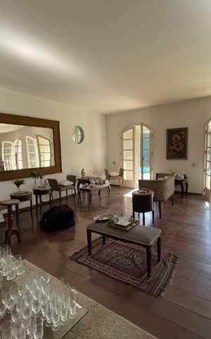 Casa à venda com 367m², 3 quartos e 4 vagas Casa à venda com 367m², 3 quartos e 4 vagasSala