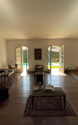 Casa à venda com 367m², 3 quartos e 4 vagas Casa à venda com 367m², 3 quartos e 4 vagasSala