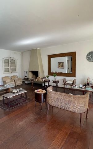 Casa à venda com 367m², 3 quartos e 4 vagas Casa à venda com 367m², 3 quartos e 4 vagasSala