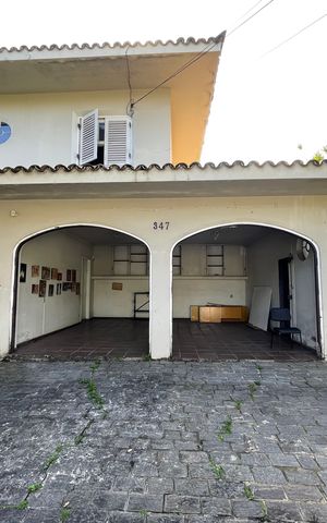 Casa à venda com 367m², 3 quartos e 4 vagas Casa à venda com 367m², 3 quartos e 4 vagasÁrea comum