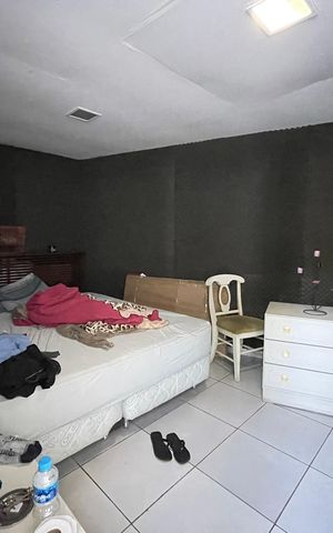 Casa à venda com 367m², 3 quartos e 4 vagas Casa à venda com 367m², 3 quartos e 4 vagasQuarto 1
