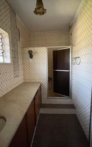 Casa à venda com 367m², 3 quartos e 4 vagas Casa à venda com 367m², 3 quartos e 4 vagasBanheiro 2
