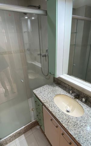 Apartamento à venda com 94m², 3 quartos e 2 vagas Apartamento à venda com 94m², 3 quartos e 2 vagasBanheiro da Suíte