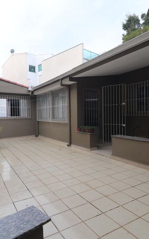 Casa à venda com 348m², 3 quartos e 12 vagasQuintal