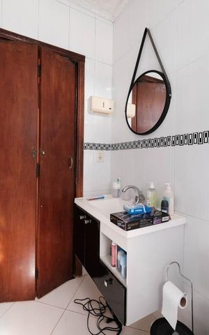 Casa à venda com 237m², 4 quartos e 1 vagaBanheiro