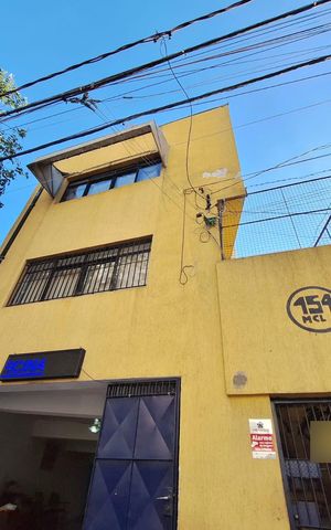 Casa à venda com 430m², 6 quartos e 6 vagas Casa à venda com 430m², 6 quartos e 6 vagasFachada