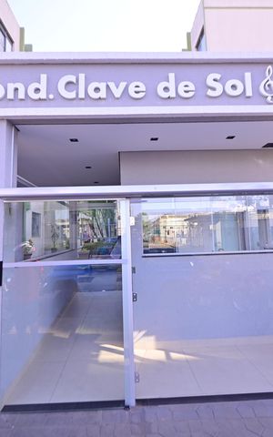 Apartamento à venda com 62m², 3 quartos e 1 vaga Apartamento à venda com 62m², 3 quartos e 1 vagaFachada