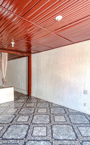 Casa à venda com 289m², 5 quartos e 5 vagasSala