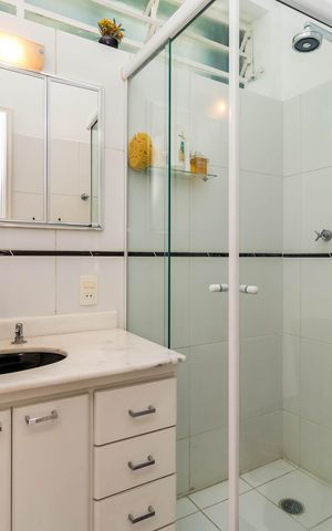 Casa à venda com 412m², 3 quartos e 3 vagas Casa à venda com 412m², 3 quartos e 3 vagasBanheiro da Suíte 1