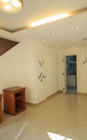Casa de condomínio à venda com 137m², 3 quartos e 2 vagas Casa de condomínio à venda com 137m², 3 quartos e 2 vagasSala