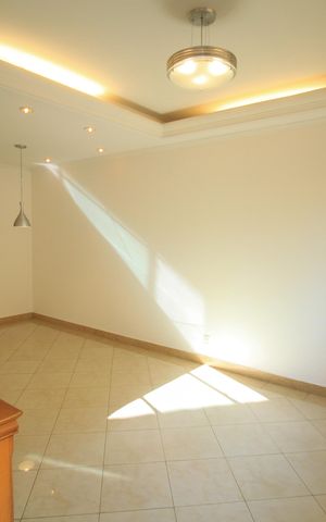 Casa de condomínio à venda com 137m², 3 quartos e 2 vagas Casa de condomínio à venda com 137m², 3 quartos e 2 vagasSala