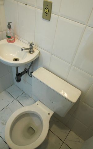 Casa de condomínio à venda com 137m², 3 quartos e 2 vagas Casa de condomínio à venda com 137m², 3 quartos e 2 vagasBanheiro Social 2