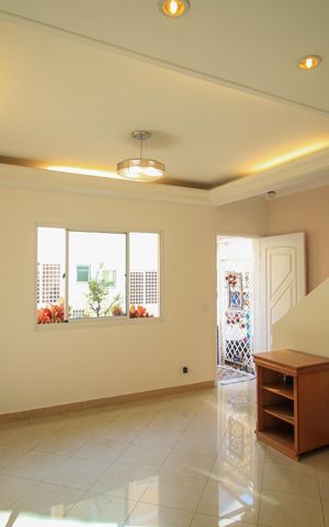 Casa de condomínio à venda com 137m², 3 quartos e 2 vagas Casa de condomínio à venda com 137m², 3 quartos e 2 vagasSala
