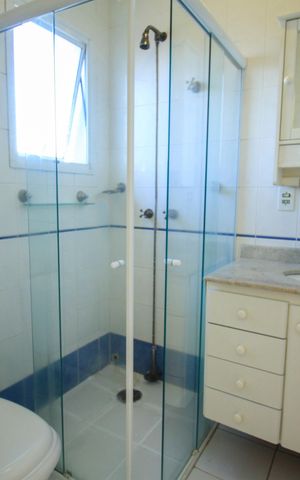 Casa de condomínio à venda com 137m², 3 quartos e 2 vagas Casa de condomínio à venda com 137m², 3 quartos e 2 vagasBanheiro da Suíte