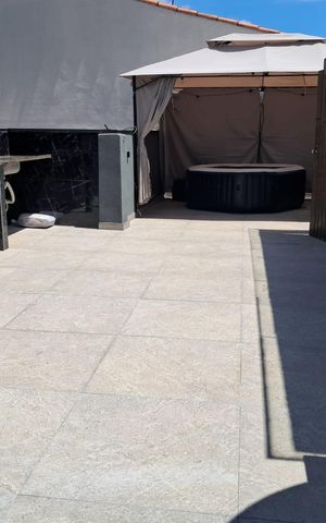 Casa à venda com 250m², 4 quartos e 3 vagas Casa à venda com 250m², 4 quartos e 3 vagasÁrea Externa