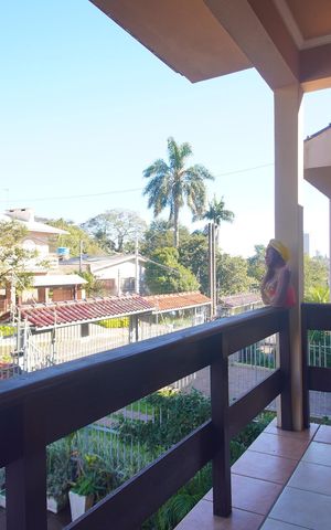 Casa à venda com 175m², 3 quartos e 2 vagasSacada do Quarto 1
