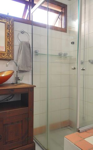 Casa à venda com 175m², 3 quartos e 2 vagasBanheiro do Quarto 1