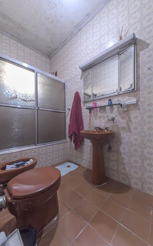 Casa à venda com 140m², 5 quartos e 3 vagasBanheiro da Suíte