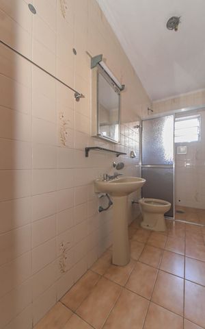 Casa à venda com 140m², 5 quartos e 3 vagasCasa 2 - Suíte Banheiro