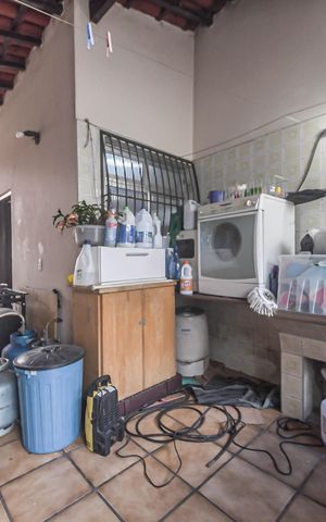 Casa à venda com 140m², 5 quartos e 3 vagas Lavanderia