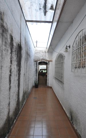 Casa à venda com 148m², 2 quartos e 2 vagasCorredor Lateral