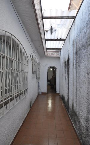 Casa à venda com 148m², 2 quartos e 2 vagasCorredor Lateral