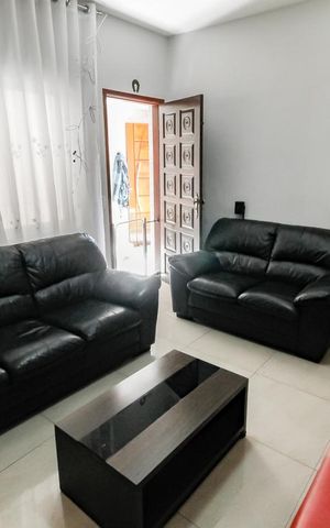 Casa à venda com 250m², 4 quartos e 5 vagas Casa à venda com 250m², 4 quartos e 5 vagasSala