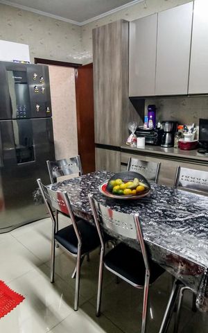 Casa à venda com 250m², 4 quartos e 5 vagas Casa à venda com 250m², 4 quartos e 5 vagasCozinha