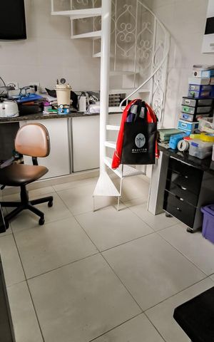 Casa à venda com 250m², 4 quartos e 5 vagas Casa à venda com 250m², 4 quartos e 5 vagasSala - Edícula