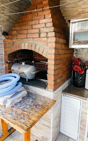 Casa à venda com 250m², 4 quartos e 5 vagas Casa à venda com 250m², 4 quartos e 5 vagasChurrasqueira