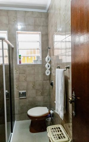 Casa à venda com 250m², 4 quartos e 5 vagas Casa à venda com 250m², 4 quartos e 5 vagasBanheiro da Suíte