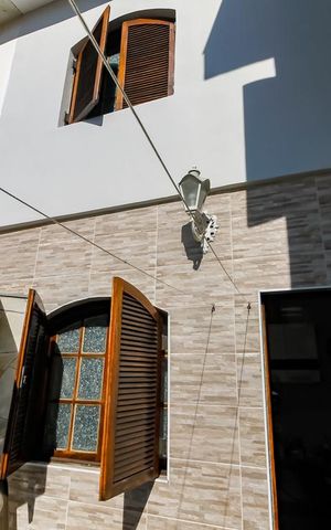 Casa à venda com 250m², 4 quartos e 5 vagas Casa à venda com 250m², 4 quartos e 5 vagasEdícula