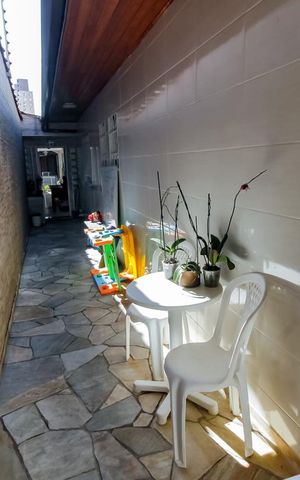 Casa à venda com 250m², 4 quartos e 5 vagas Casa à venda com 250m², 4 quartos e 5 vagasQuintal