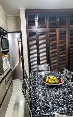 Casa à venda com 250m², 4 quartos e 5 vagas Casa à venda com 250m², 4 quartos e 5 vagasCozinha