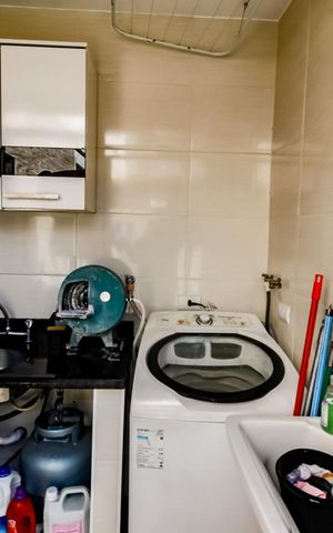 Casa à venda com 250m², 4 quartos e 5 vagas Casa à venda com 250m², 4 quartos e 5 vagasÁrea de Serviço