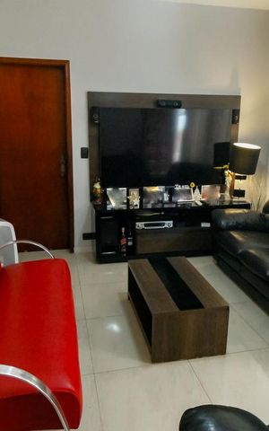 Casa à venda com 250m², 4 quartos e 5 vagas Casa à venda com 250m², 4 quartos e 5 vagasSala