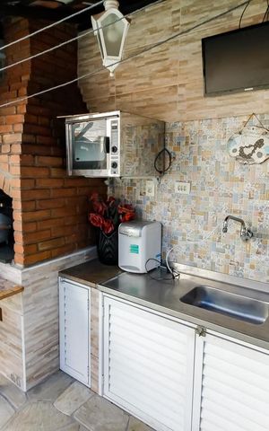 Casa à venda com 250m², 4 quartos e 5 vagas Casa à venda com 250m², 4 quartos e 5 vagasChurrasqueira