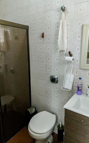 Casa à venda com 250m², 4 quartos e 5 vagas Casa à venda com 250m², 4 quartos e 5 vagasBanheiro - Edícula