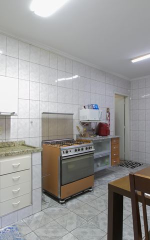 Casa à venda com 250m², 2 quartos e 2 vagas Casa à venda com 250m², 2 quartos e 2 vagasCozinha