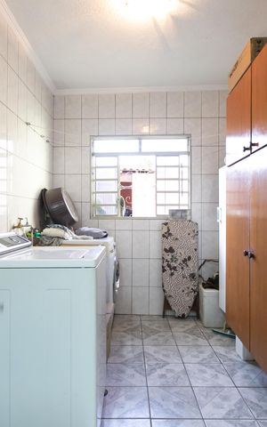 Casa à venda com 250m², 2 quartos e 2 vagas Casa à venda com 250m², 2 quartos e 2 vagasÁrea de Serviço