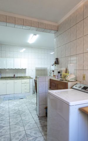 Casa à venda com 250m², 2 quartos e 2 vagas Casa à venda com 250m², 2 quartos e 2 vagasÁrea de Serviço