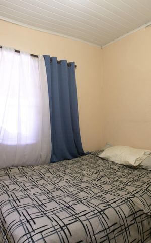 Casa à venda com 250m², 2 quartos e 2 vagas Casa à venda com 250m², 2 quartos e 2 vagasQuarto 1