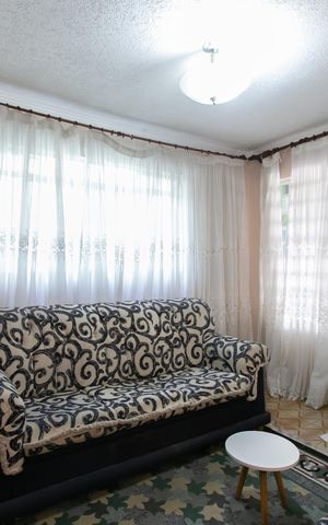 Casa à venda com 250m², 2 quartos e 2 vagas Casa à venda com 250m², 2 quartos e 2 vagasSala