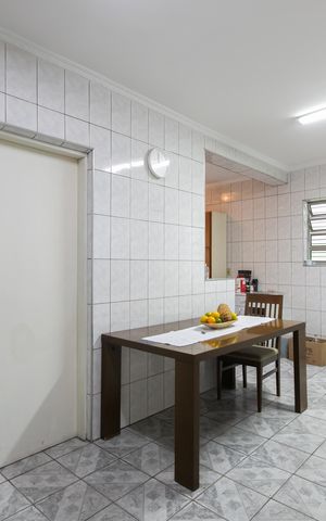 Casa à venda com 250m², 2 quartos e 2 vagas Casa à venda com 250m², 2 quartos e 2 vagasCozinha