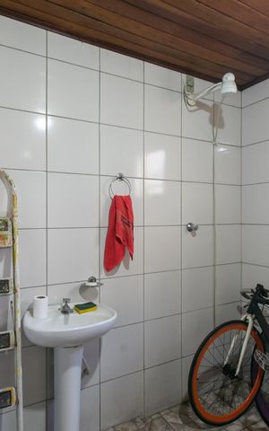 Casa à venda com 250m², 2 quartos e 2 vagas Casa à venda com 250m², 2 quartos e 2 vagasBanheiro 2