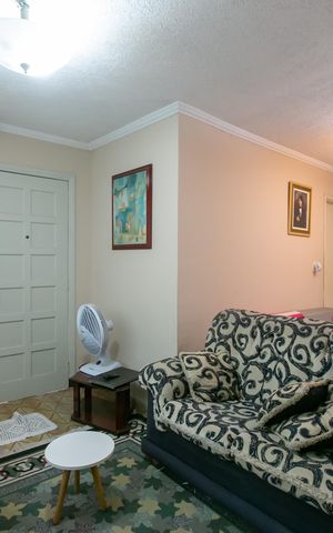 Casa à venda com 250m², 2 quartos e 2 vagas Casa à venda com 250m², 2 quartos e 2 vagasSala