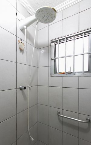 Casa à venda com 250m², 2 quartos e 2 vagas Casa à venda com 250m², 2 quartos e 2 vagasBanheiro 1