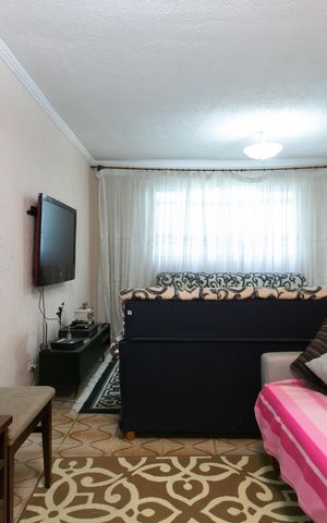 Casa à venda com 250m², 2 quartos e 2 vagas Casa à venda com 250m², 2 quartos e 2 vagasSala
